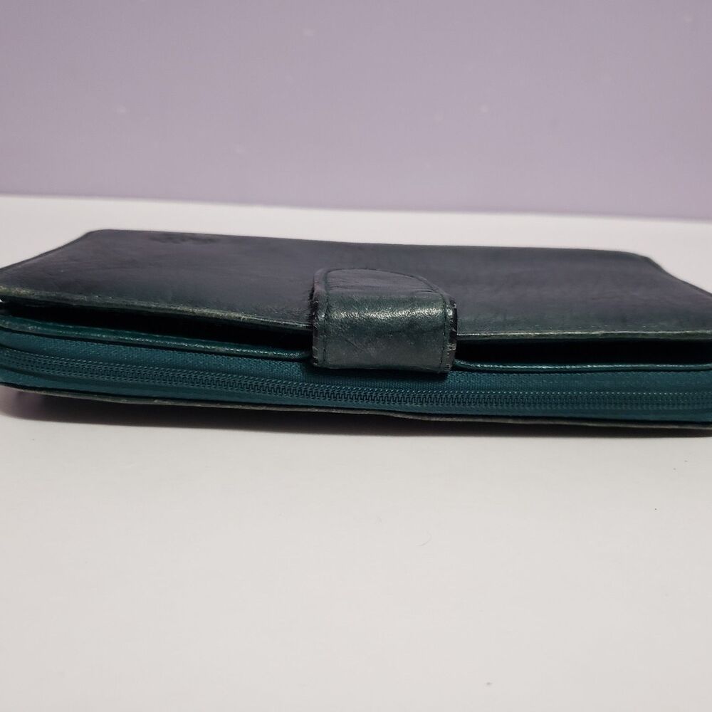 Buxton Genuine Leather Green Women's Zip Around Wallet 7"×4" - Picture 9 of 10
